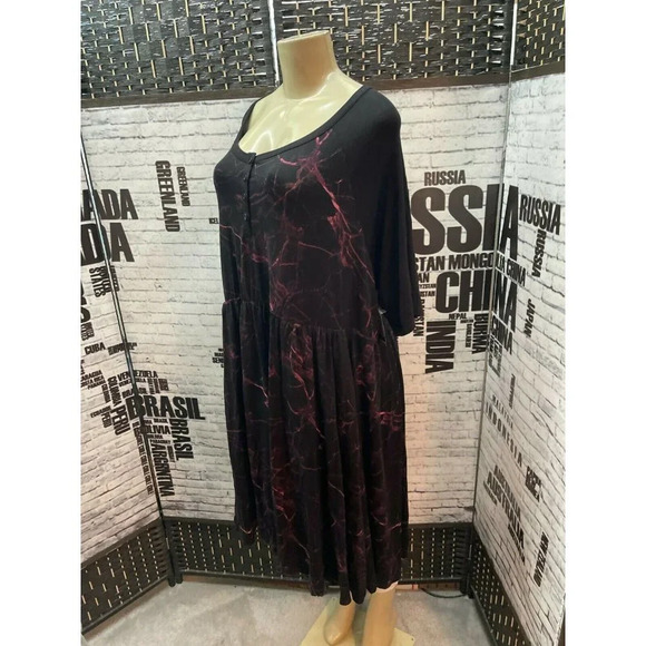 Torrid Plus 4 Black Marble Print Pockets Raglan Sleeve Midi Skater Dress - Picture 5 of 6